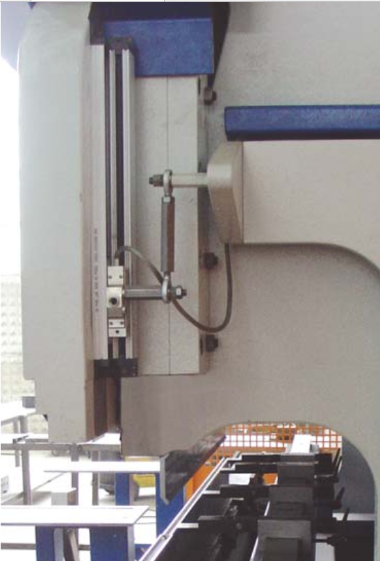 CNC hydraulic press brake machine (4) 数控液压折弯机(4)