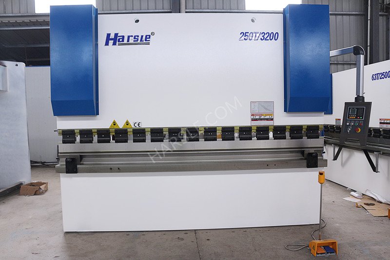WC67K-250T3200 press brake (1) WC67K-250T3200折弯机(1)